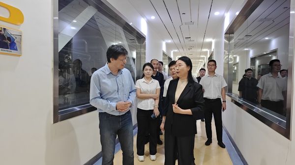 河南證監(jiān)局黨委書記、局長(zhǎng)李鋼一行蒞臨公司調(diào)研指導(dǎo)